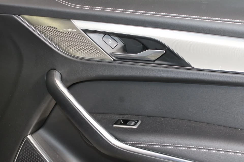 2024 Jaguar F-Pace - Image 3 of 13