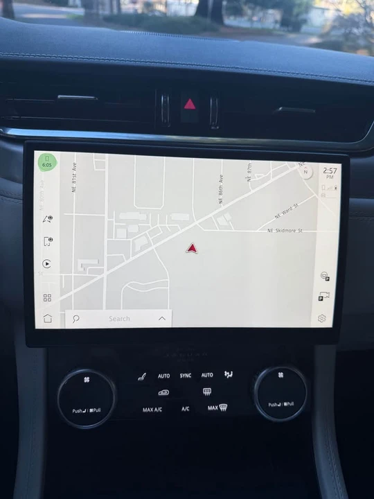 2024 Jaguar F-Pace - Image 10 of 17