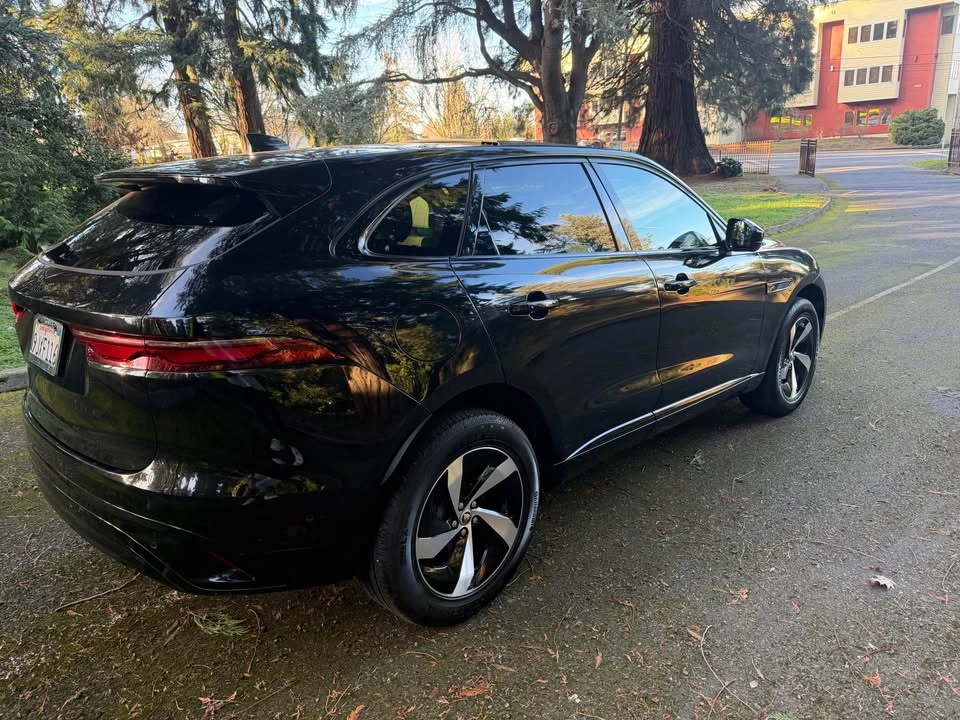 2024 Jaguar F-Pace - Image 3 of 17
