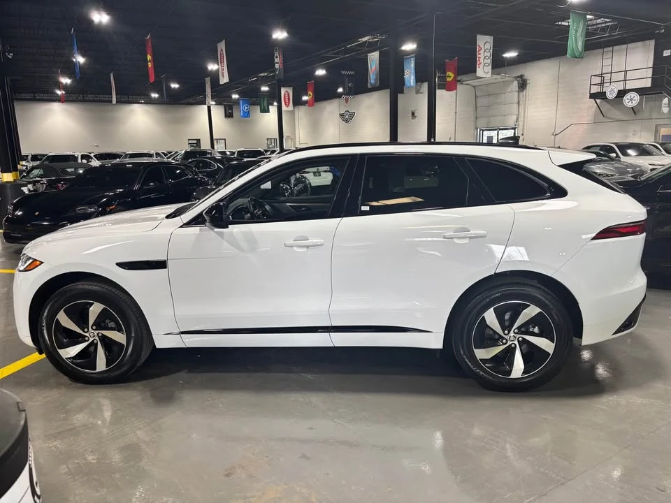 2024 Jaguar F-Pace - Image 3 of 11