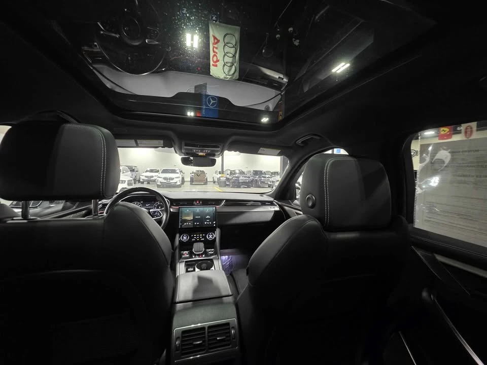2024 Jaguar F-Pace - Image 10 of 12