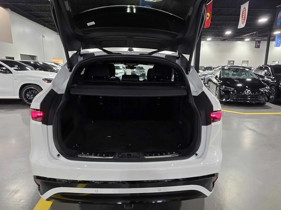 2024 Jaguar F-Pace - Image 8 of 12