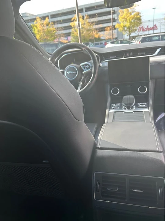 2024 Jaguar F-Pace - Image 8 of 9