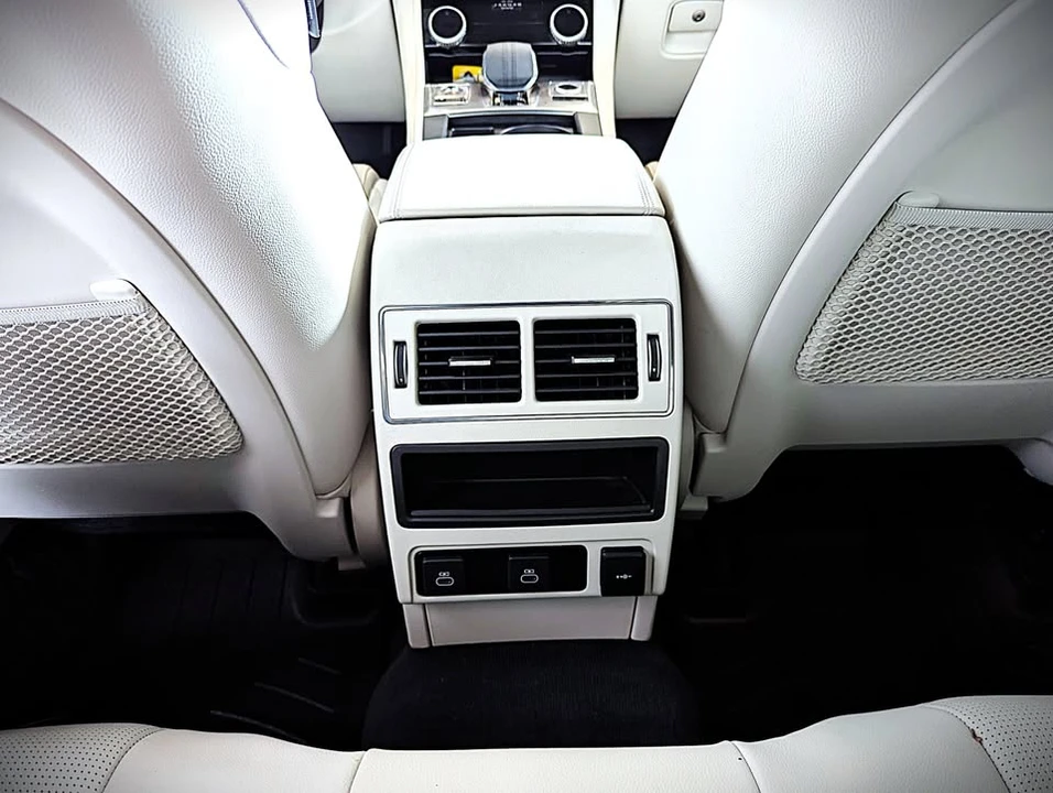 2024 Jaguar F-Pace - Image 11 of 20