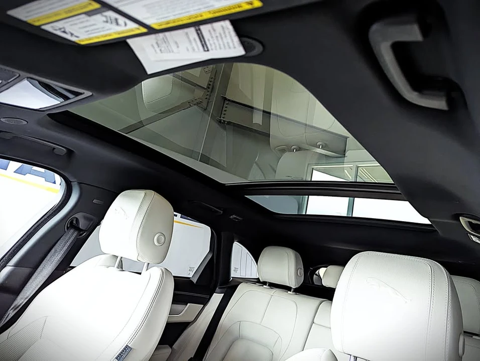 2024 Jaguar F-Pace - Image 18 of 20