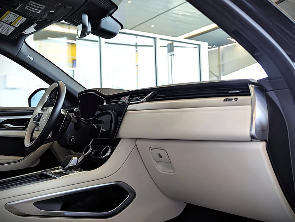 2024 Jaguar F-Pace - Image 19 of 20