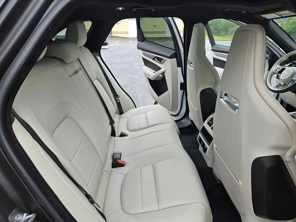 2024 Jaguar F-Pace - Image 16 of 19
