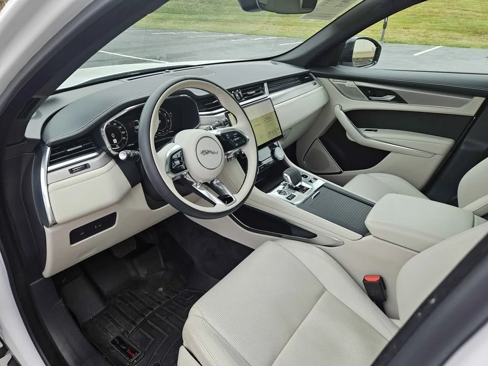 2024 Jaguar F-Pace - Image 10 of 19