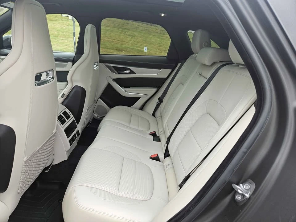 2024 Jaguar F-Pace - Image 15 of 19