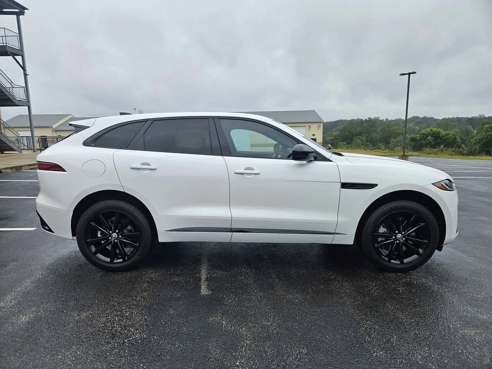 2024 Jaguar F-Pace - Image 2 of 19