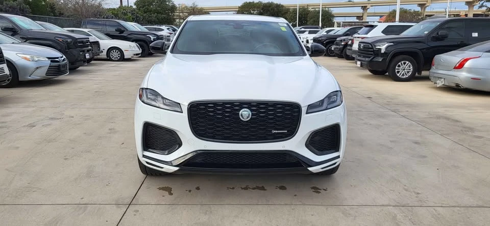 2024 Jaguar F-Pace - Image 8 of 19
