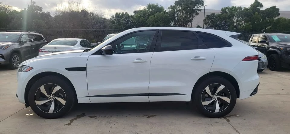 2024 Jaguar F-Pace - Image 2 of 19