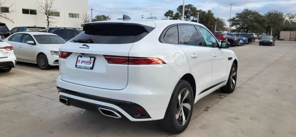 2024 Jaguar F-Pace - Image 5 of 19