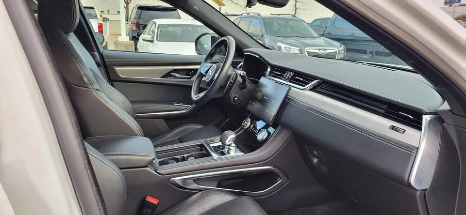 2024 Jaguar F-Pace - Image 9 of 19