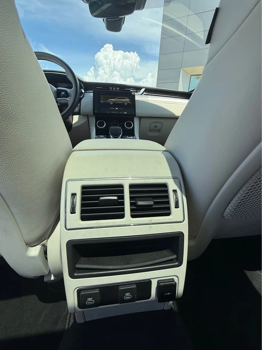 2024 Jaguar F-Pace - Image 12 of 18