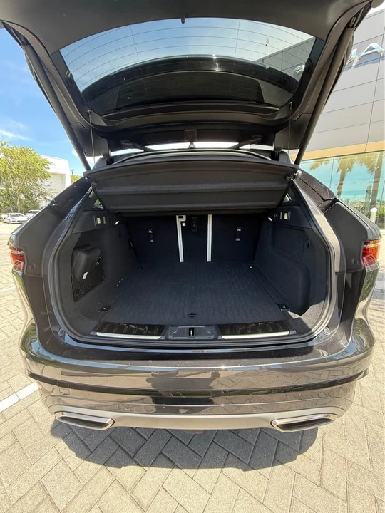 2024 Jaguar F-Pace - Image 7 of 18