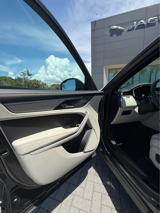 2024 Jaguar F-Pace - Image 9 of 18