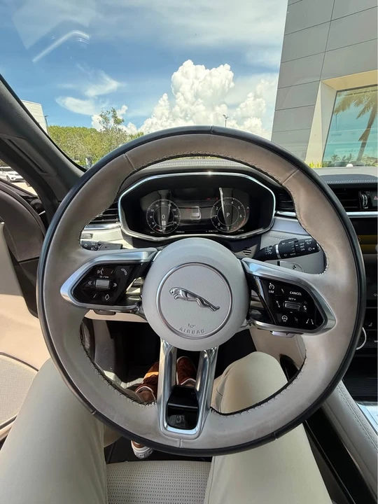 2024 Jaguar F-Pace - Image 10 of 18