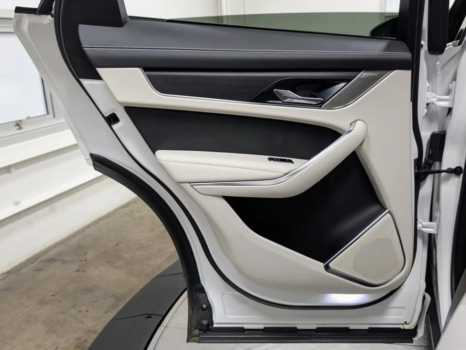 2024 Jaguar F-Pace - Image 16 of 20