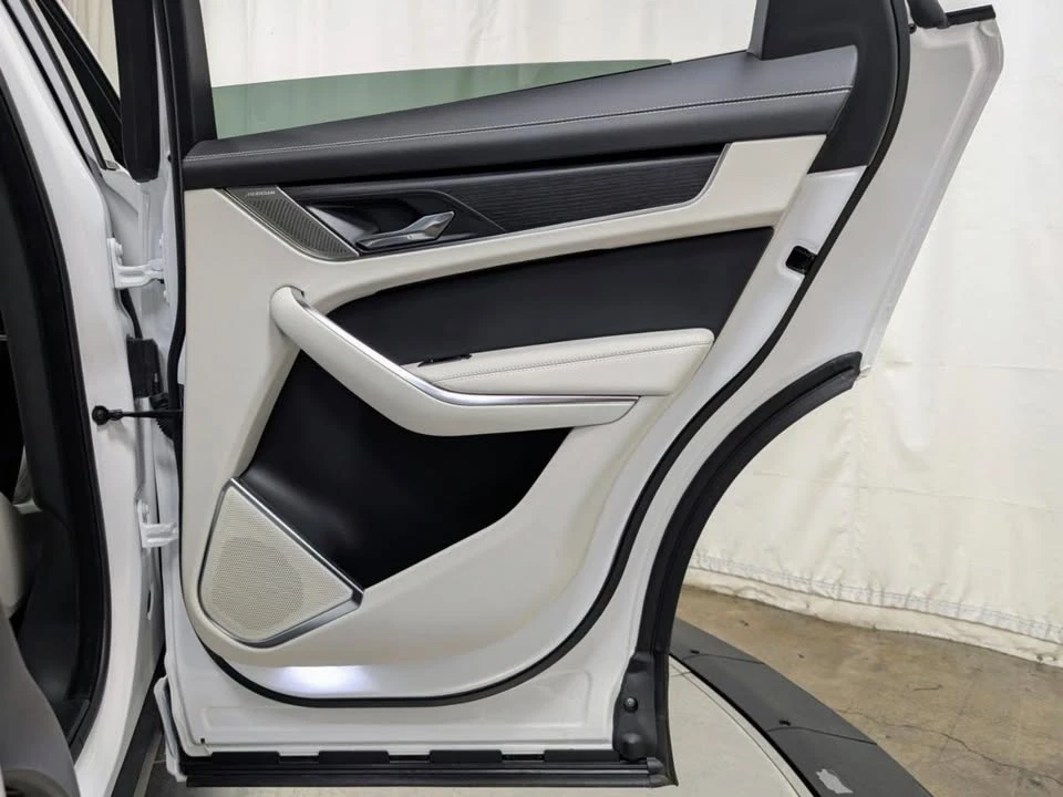 2024 Jaguar F-Pace - Image 20 of 20