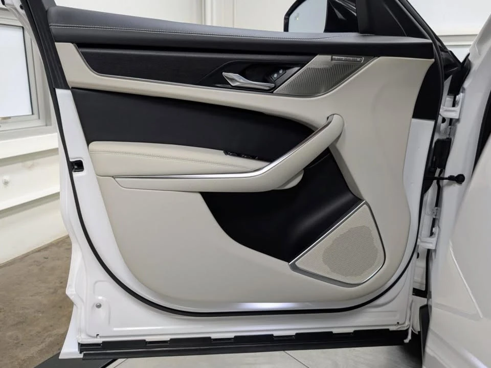 2024 Jaguar F-Pace - Image 11 of 20