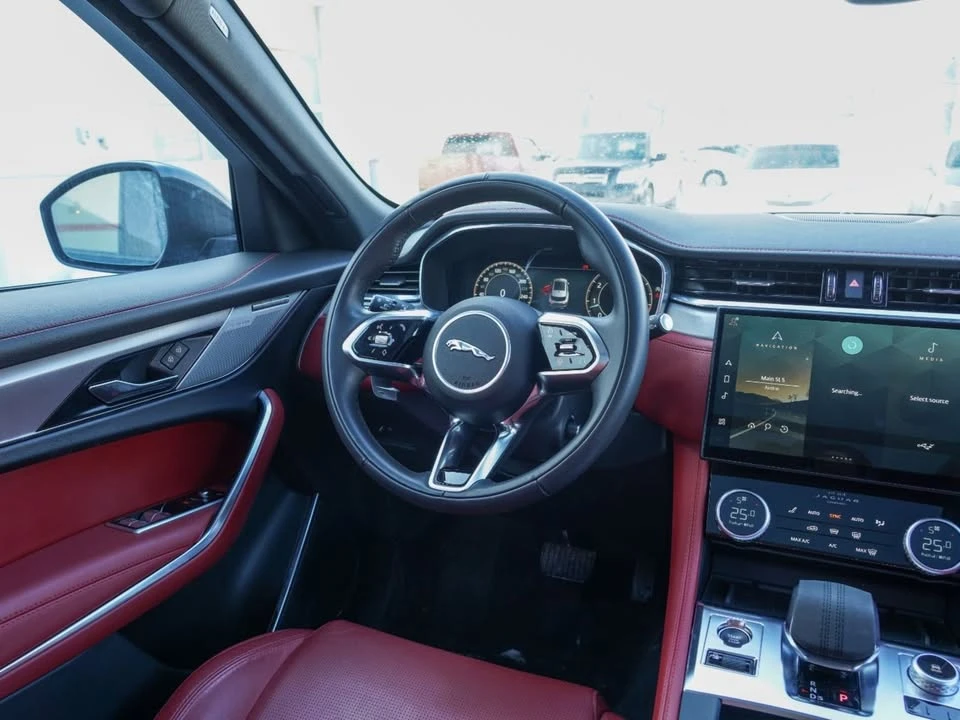 2024 Jaguar F-Pace - Image 13 of 14