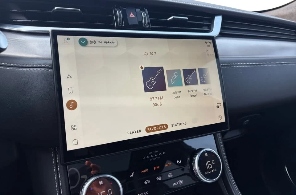 2024 Jaguar F-Pace - Image 16 of 20
