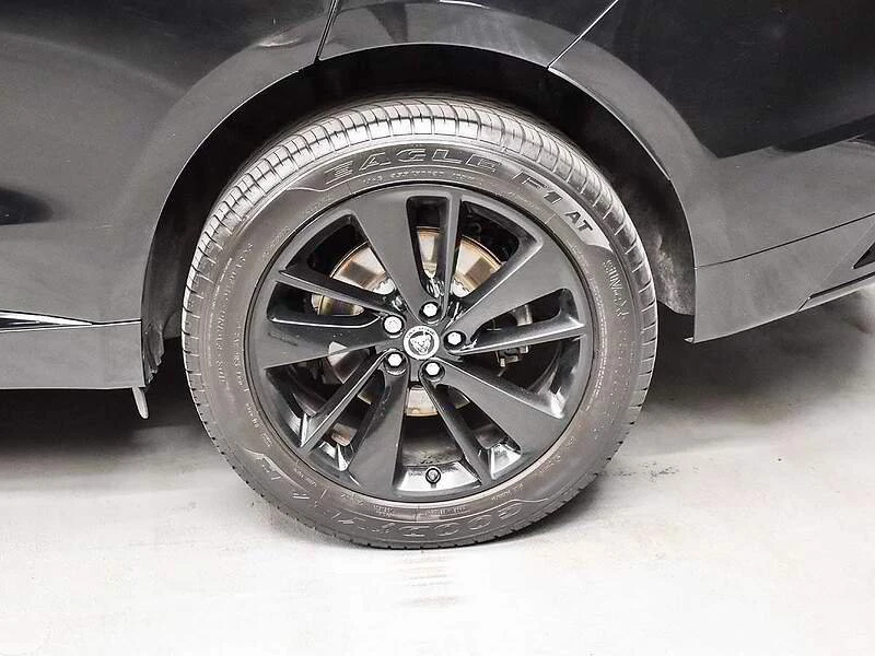 2024 Jaguar F-Pace - Image 8 of 17