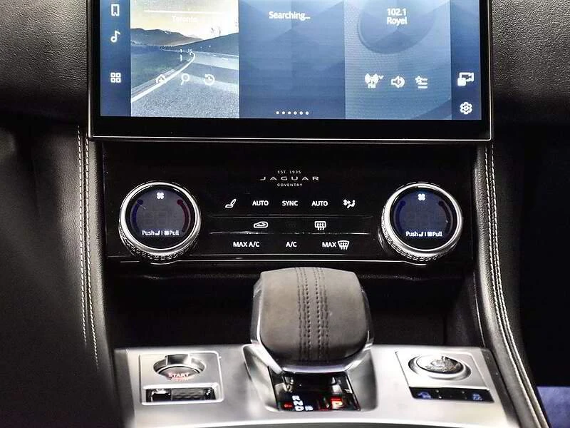 2024 Jaguar F-Pace - Image 16 of 17