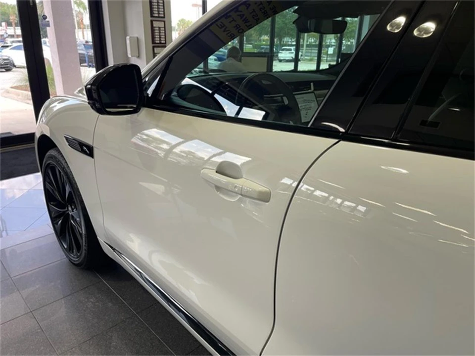 2024 Jaguar F-Pace - Image 13 of 31