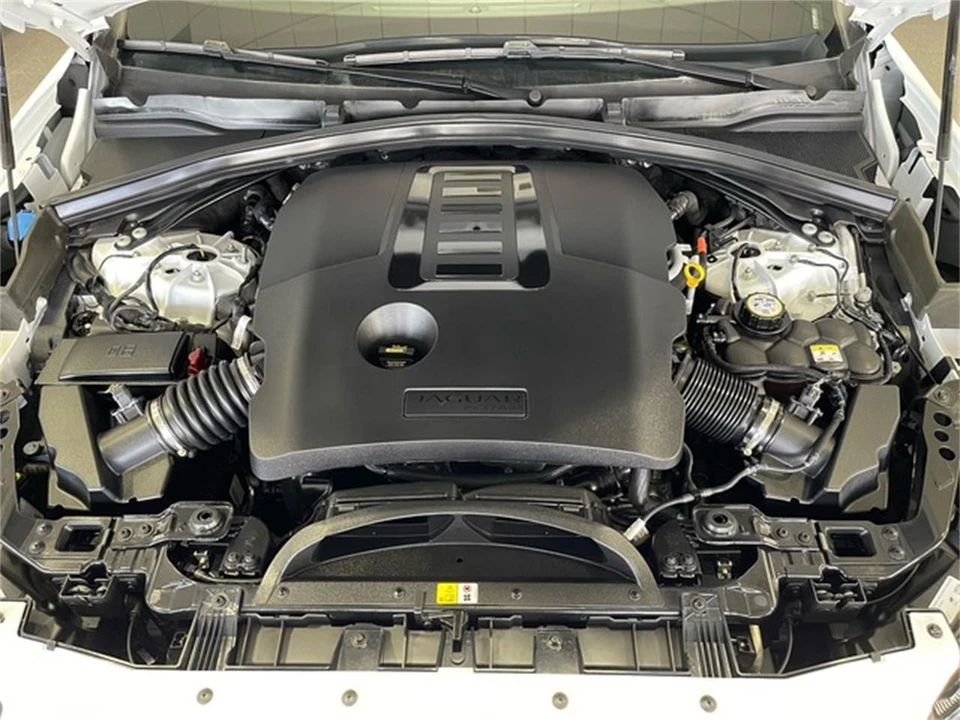 2024 Jaguar F-Pace - Image 19 of 31