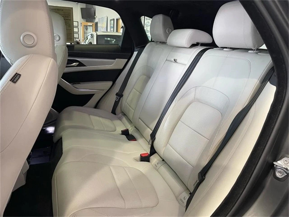 2024 Jaguar F-Pace - Image 31 of 31