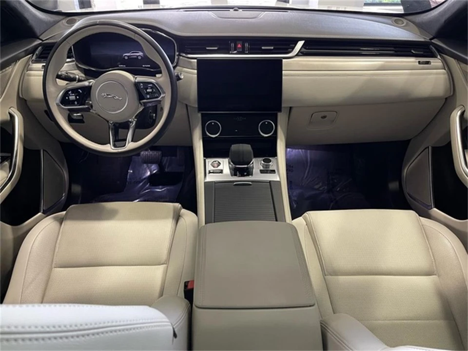 2024 Jaguar F-Pace - Image 27 of 31