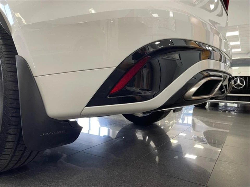 2024 Jaguar F-Pace - Image 16 of 31