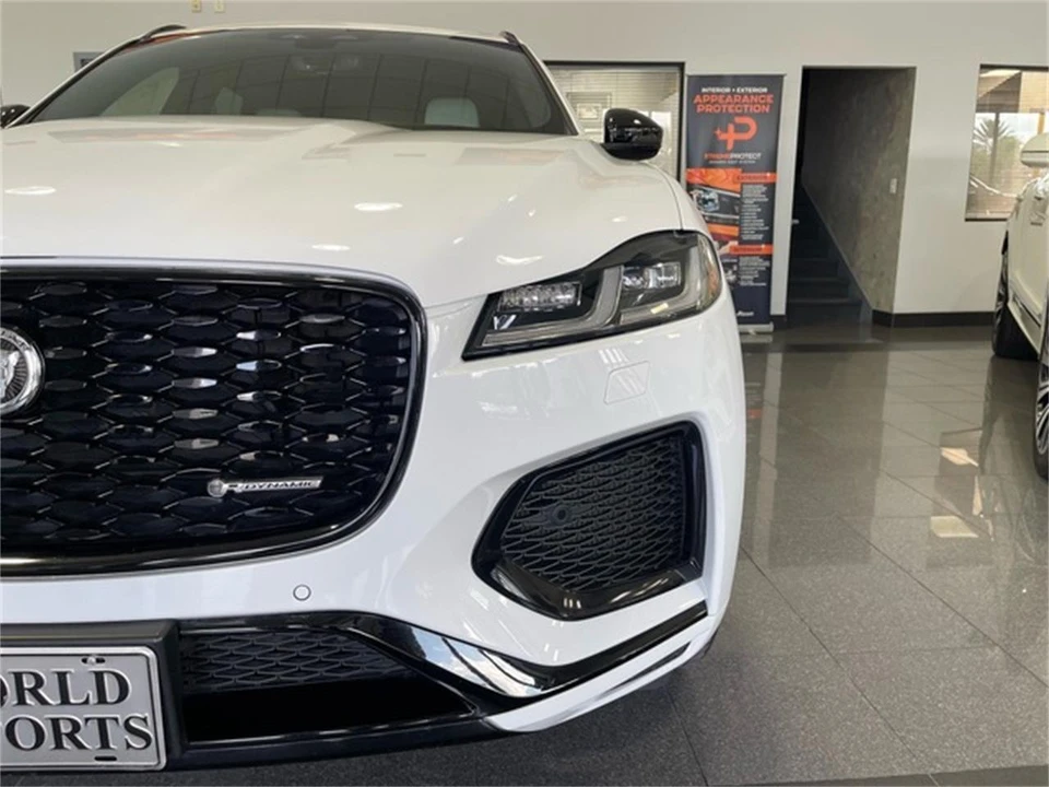 2024 Jaguar F-Pace - Image 10 of 31