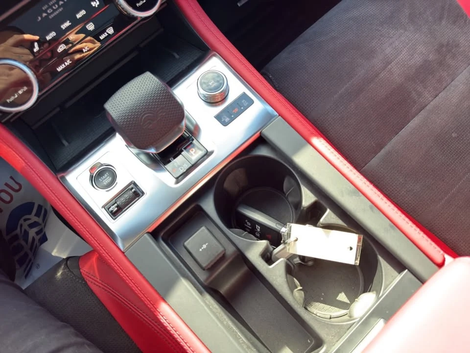 2024 Jaguar F-Pace SVR - Image 16 of 20