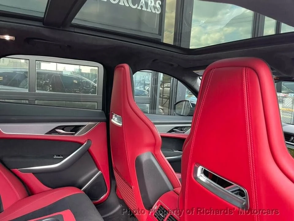 2024 Jaguar F-Pace SVR - Image 17 of 20