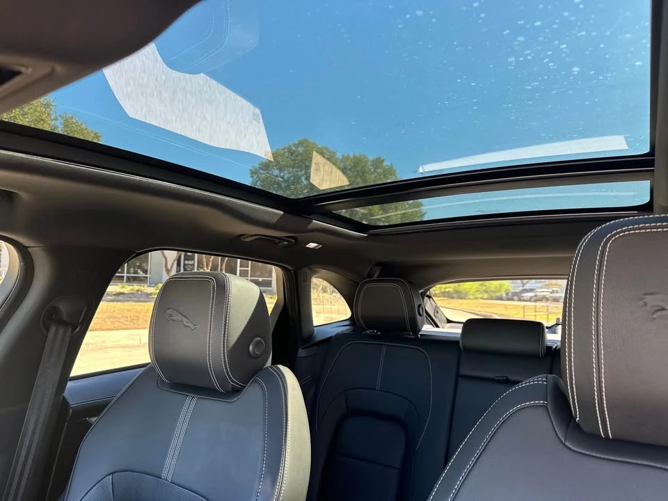 2024 Jaguar F-Pace - Image 9 of 10