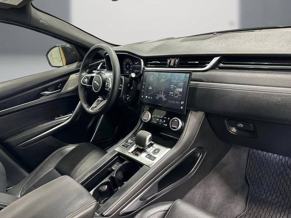 2024 Jaguar F-Pace - Image 15 of 20