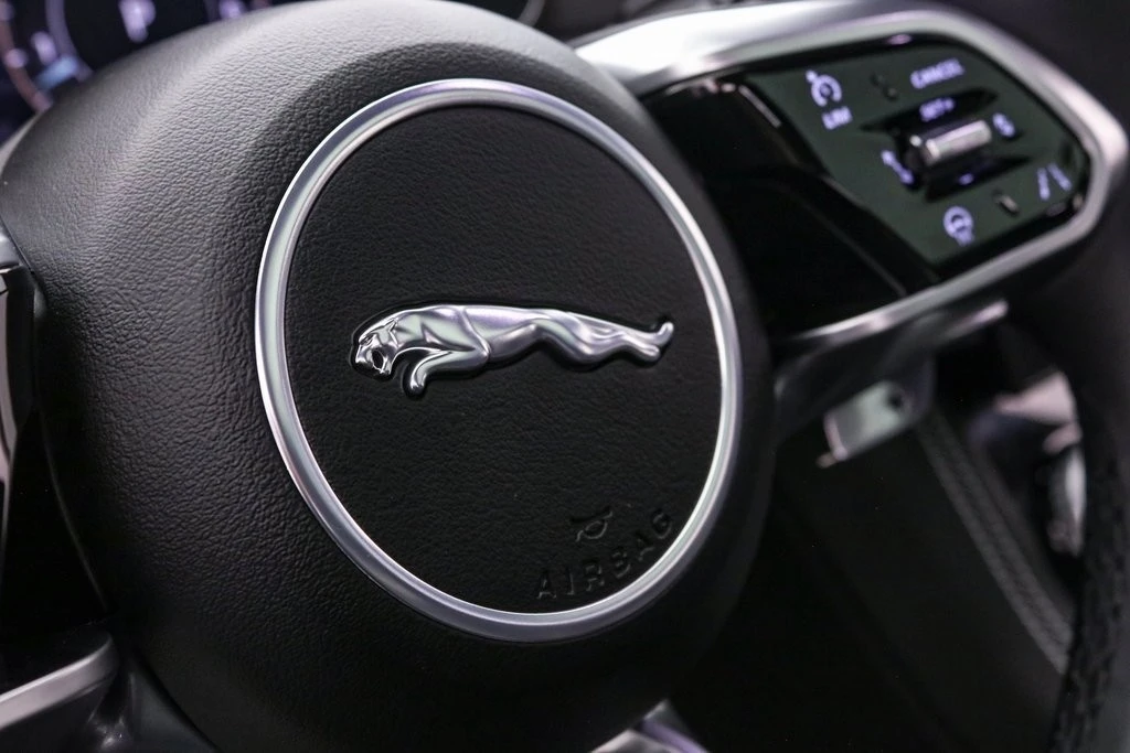 2024 Jaguar F-Pace - Image 17 of 21