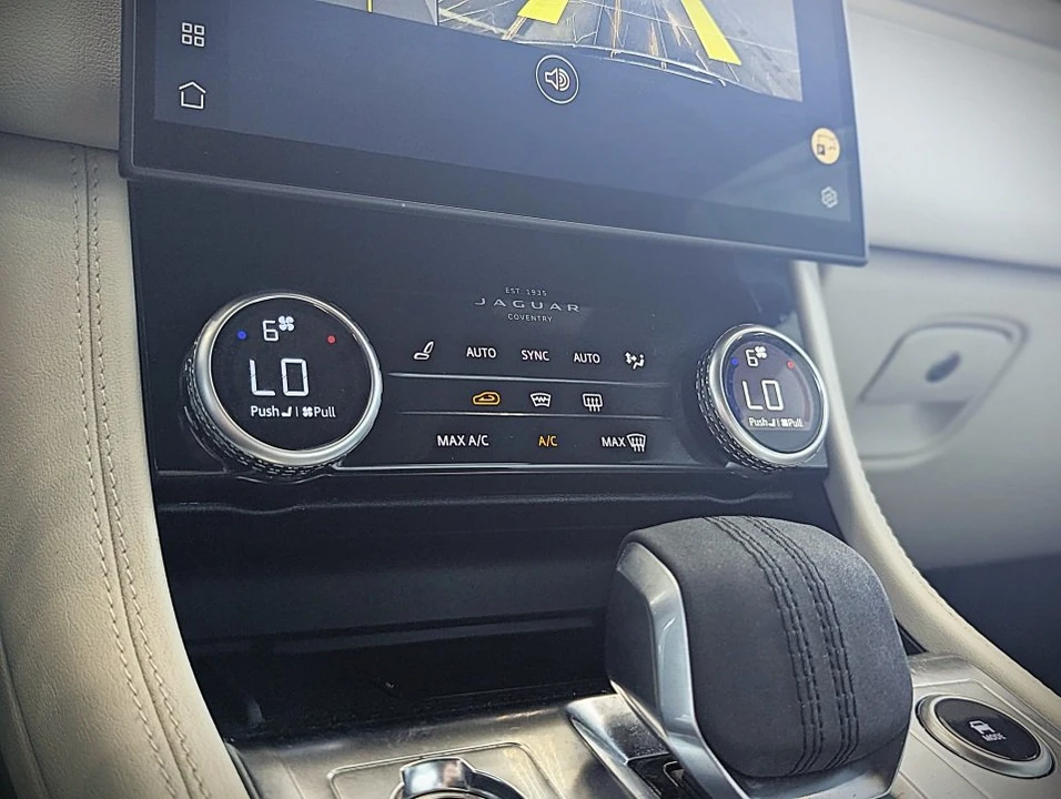 2024 Jaguar F-Pace - Image 16 of 20