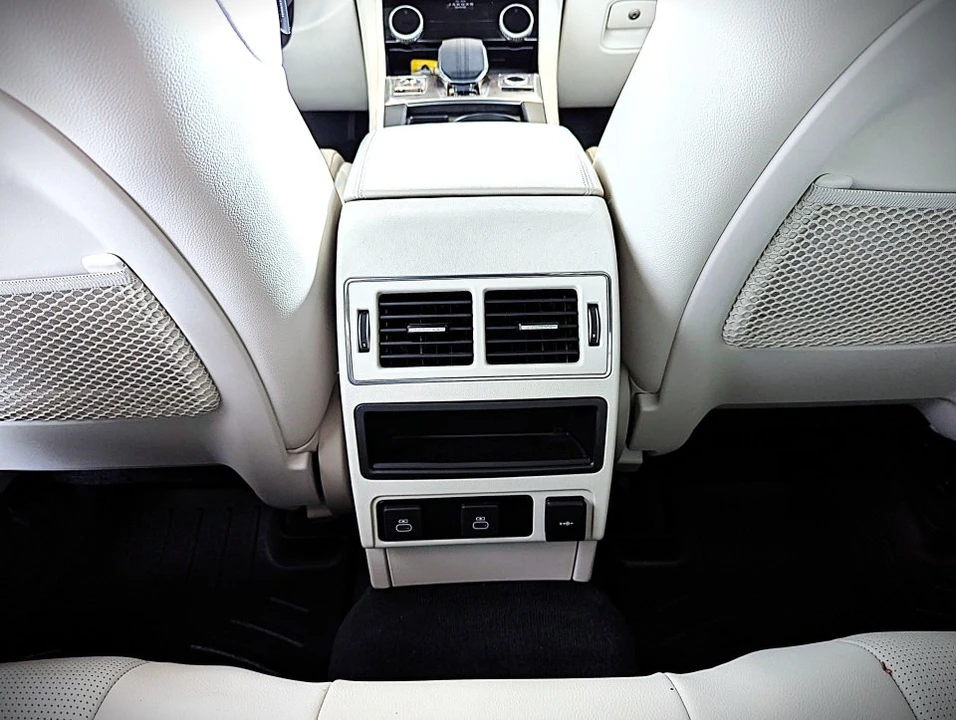 2024 Jaguar F-Pace - Image 19 of 20