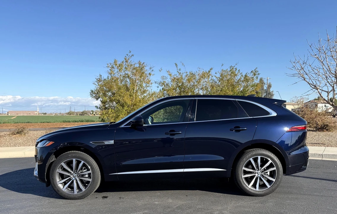 2024 Jaguar F-Pace - Image 10 of 31