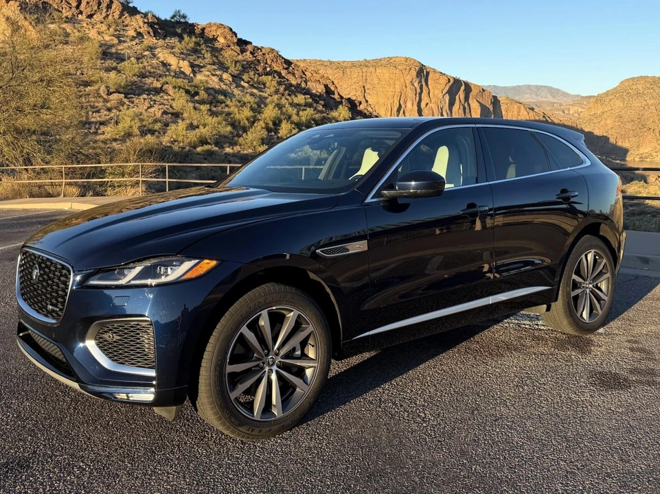 2024 Jaguar F-Pace - Image 9 of 31