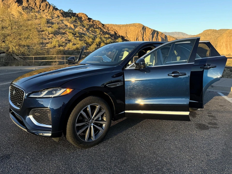 2024 Jaguar F-Pace - Image 14 of 31