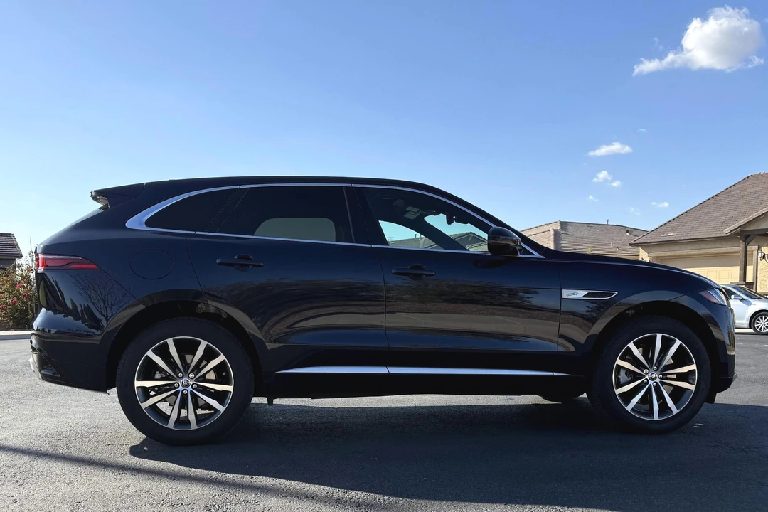 2024 Jaguar F-Pace - Image 3 of 31