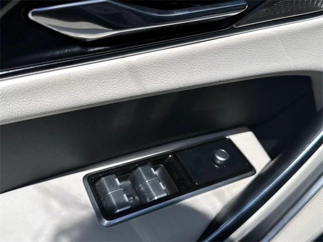 2024 Jaguar F-Pace - Image 15 of 21