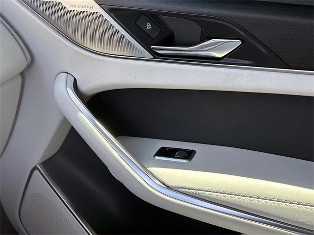 2024 Jaguar F-Pace - Image 18 of 21