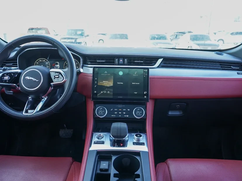 2024 Jaguar F-Pace - Image 11 of 13