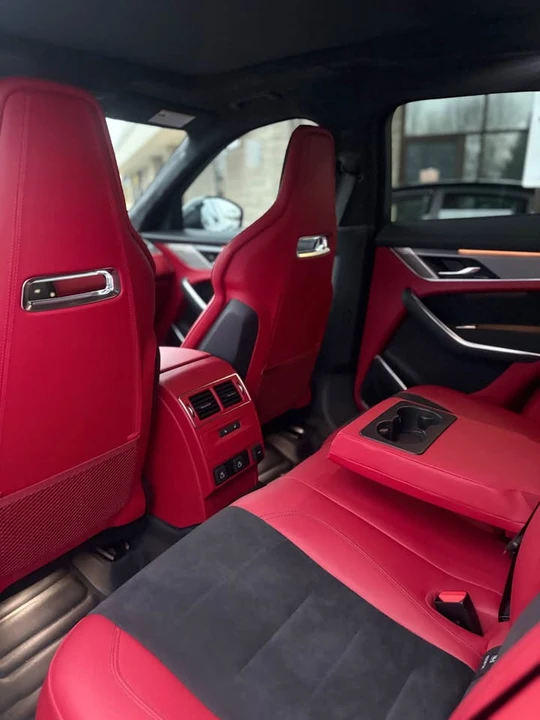 2024 Jaguar F-Pace SVR - Image 8 of 10